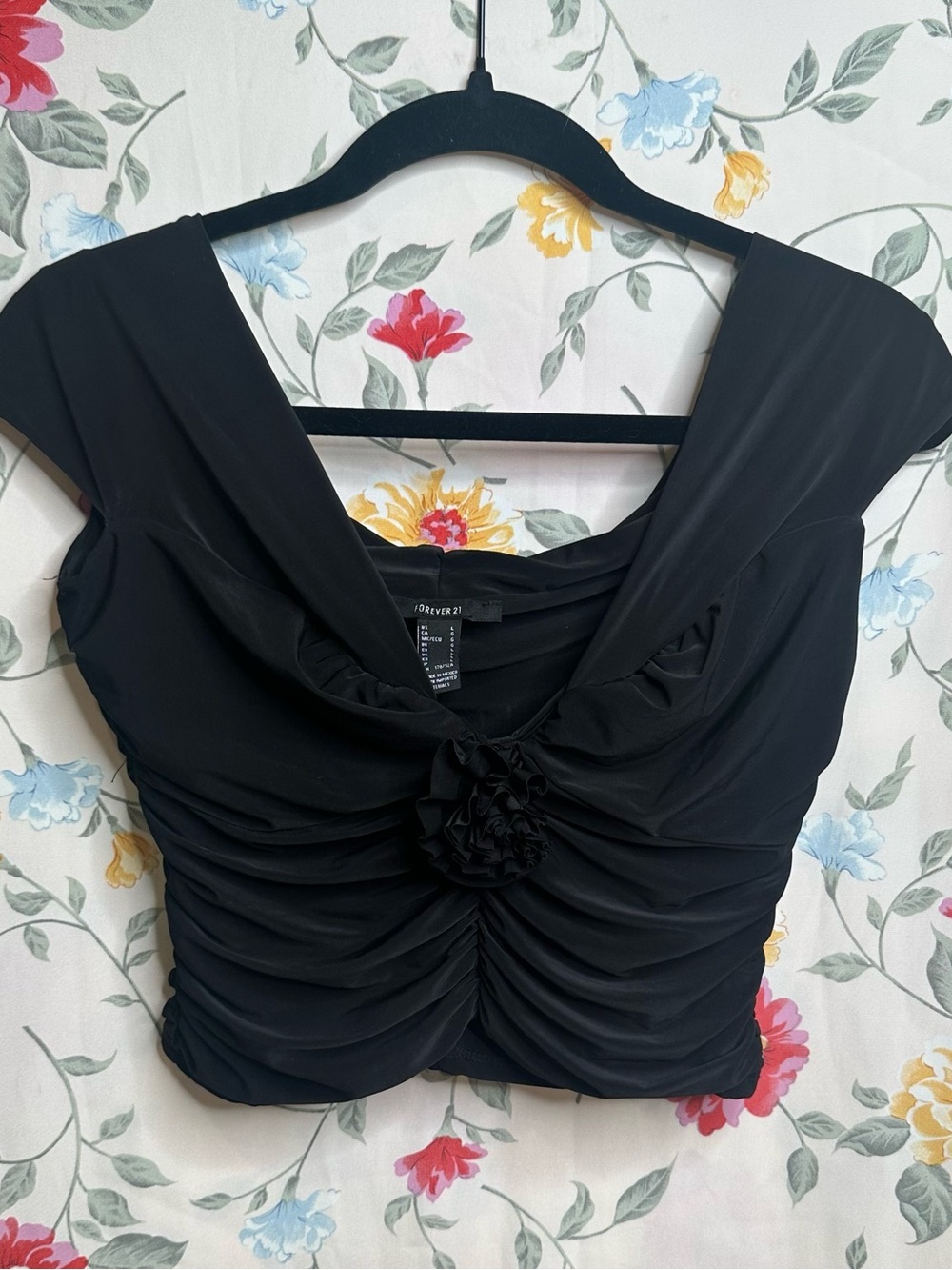 FOREVER 21 | Black Ruched Front Crop Top with Rosette | Womens Size L